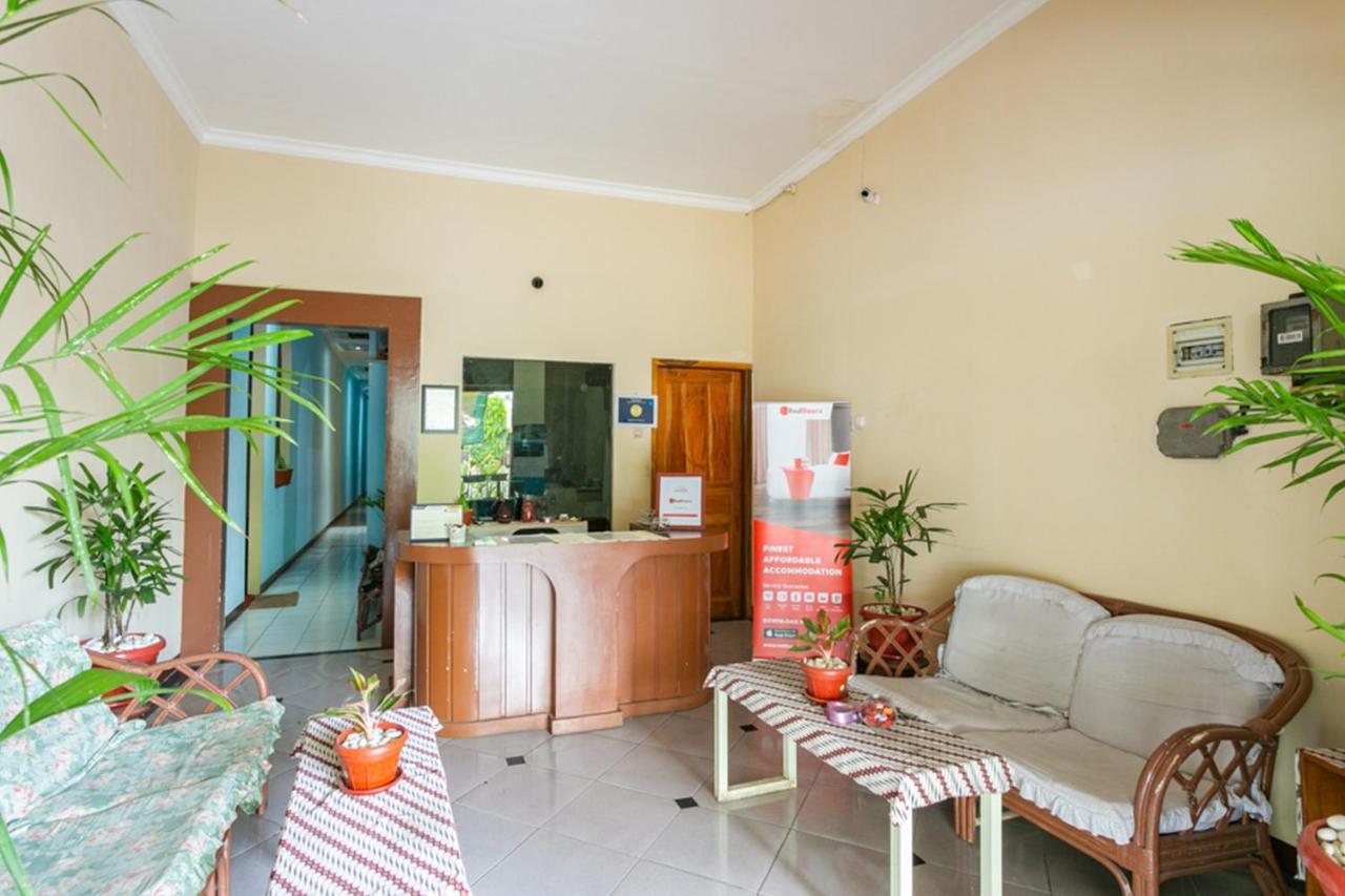 Reddoorz Syariah @ Sakinah Guesthouse Sragen Exterior photo