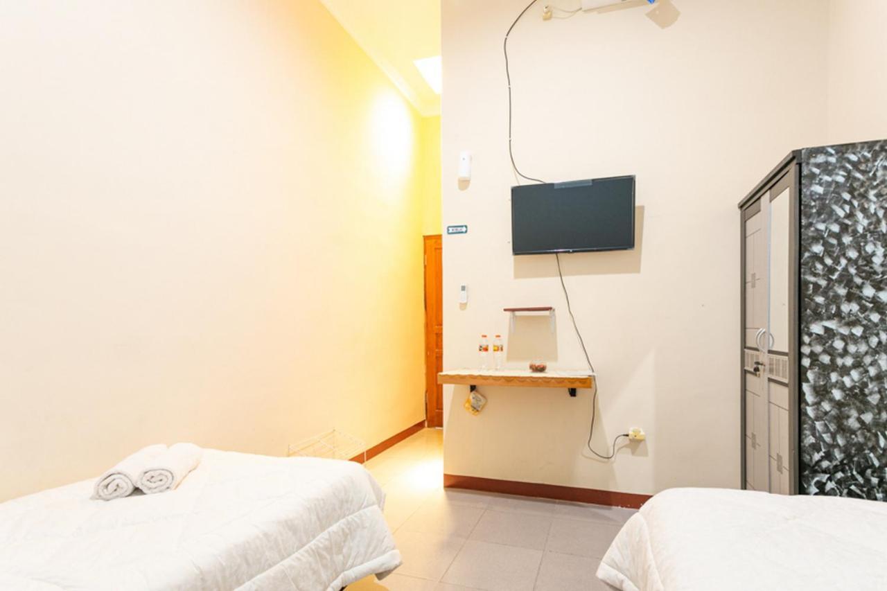 Reddoorz Syariah @ Sakinah Guesthouse Sragen Exterior photo