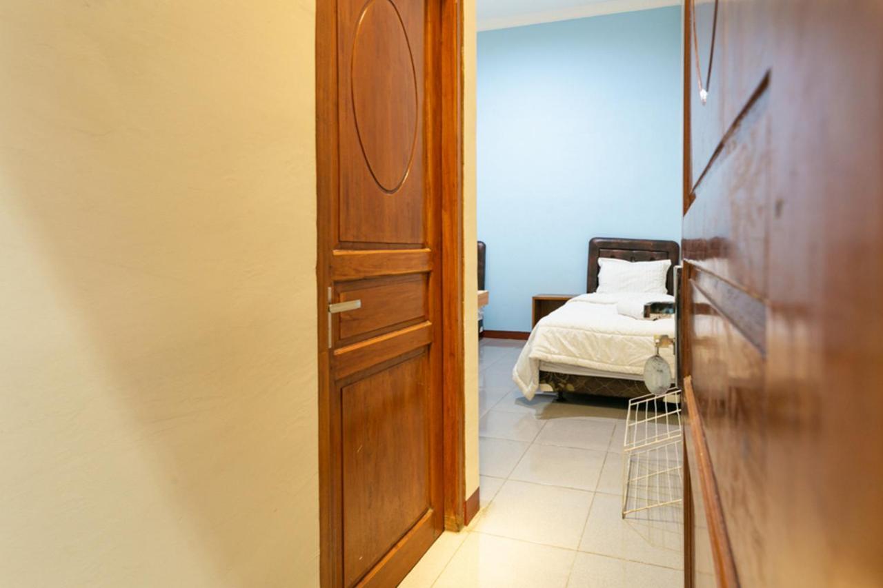 Reddoorz Syariah @ Sakinah Guesthouse Sragen Exterior photo