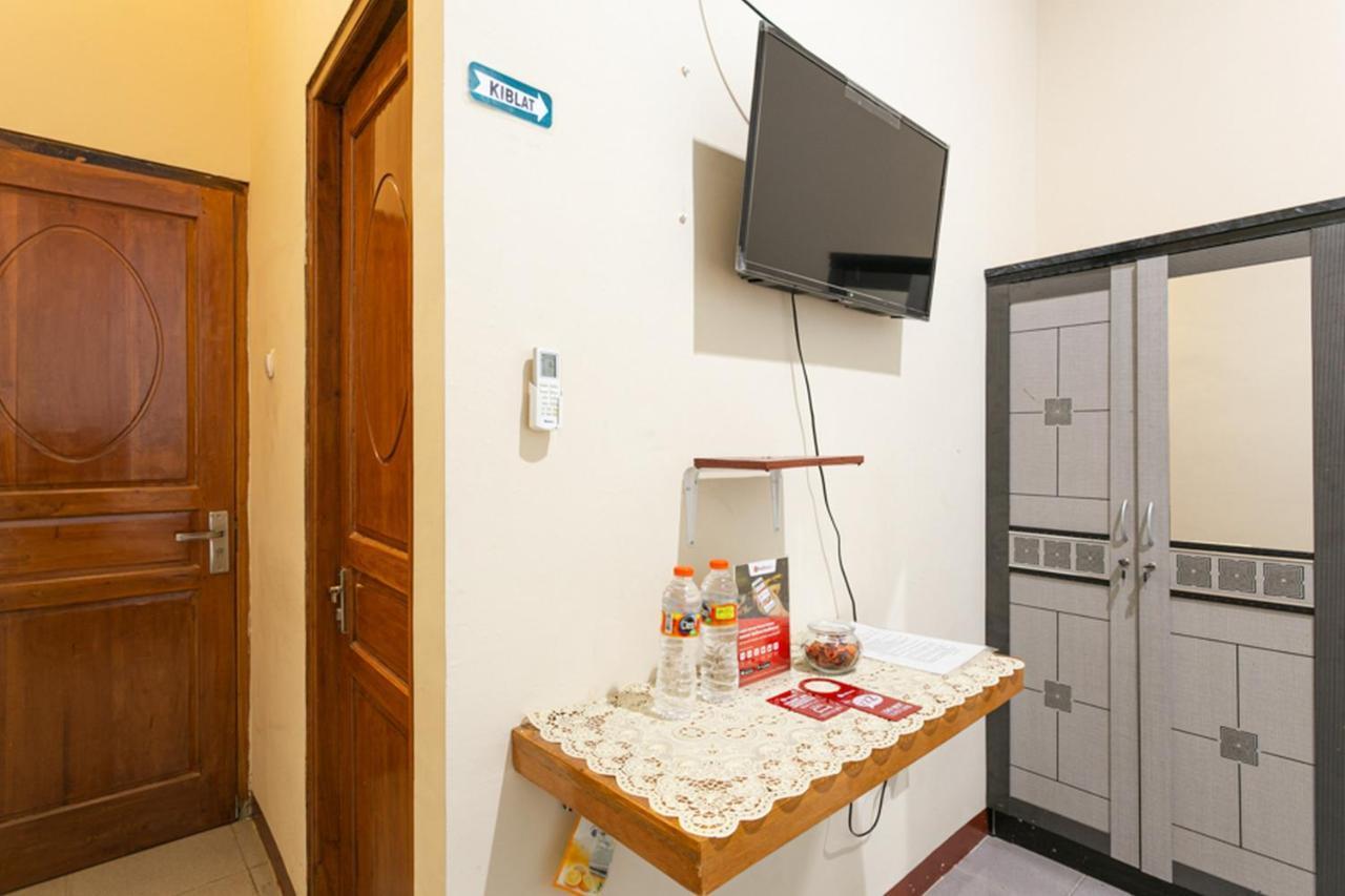 Reddoorz Syariah @ Sakinah Guesthouse Sragen Exterior photo